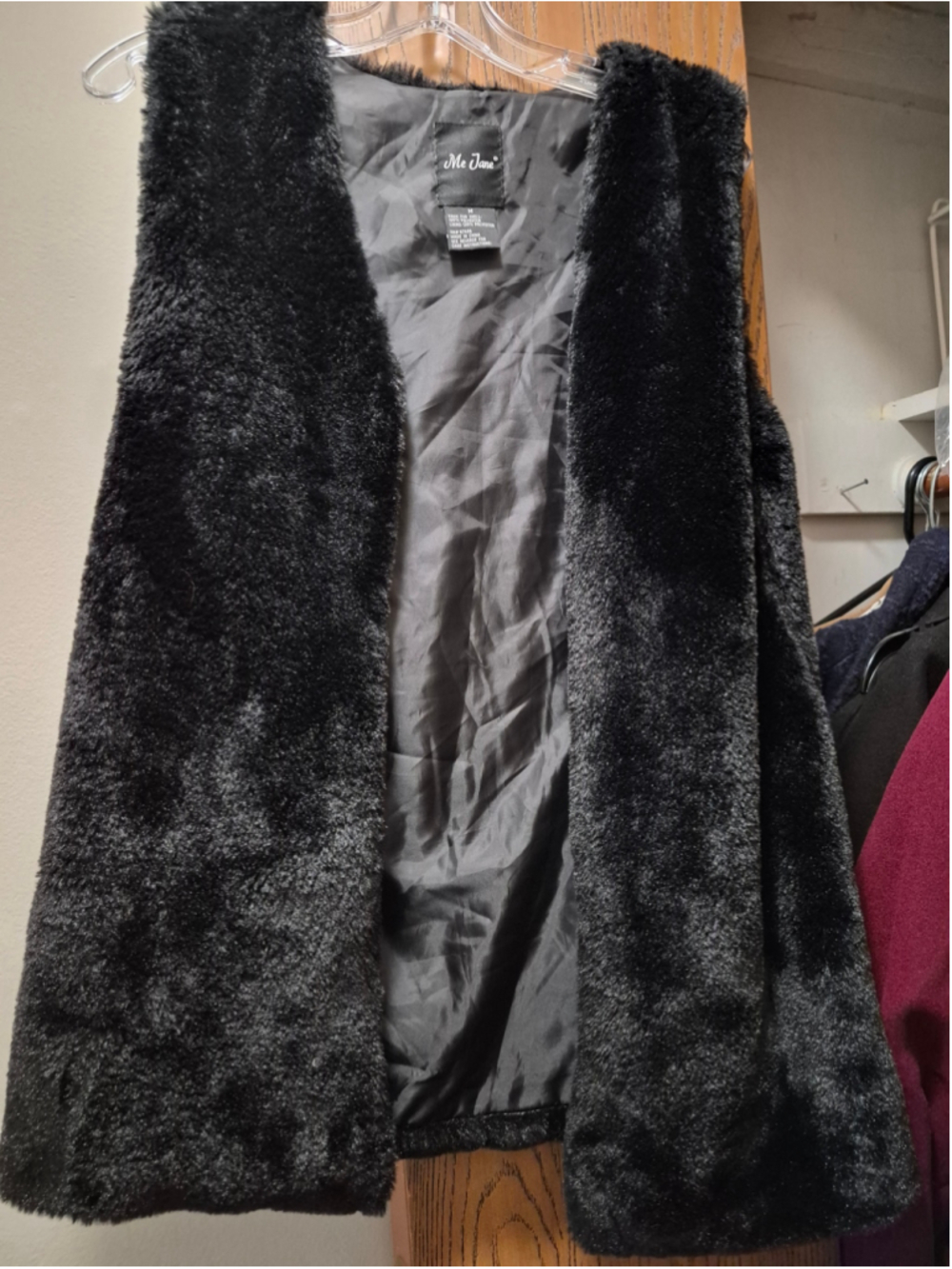 Me Jane Black Faux Fur Vest Size M